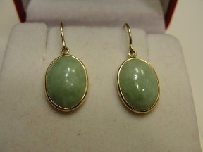 Vintage Apple Green Jade Gold Earrings