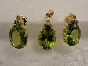 Jabberjewelry.com Peridot Diamond Gold Earrings Pendant Set