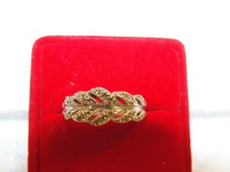 Jabberjewelry.com White Gold Ribbon Style Diamond Band Diamond Ring