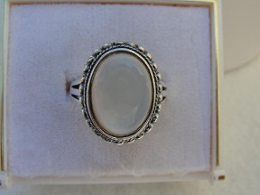 Jabberjewelry.com Mother Of Pearl Shell Silver Ring