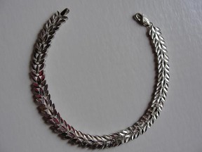 Jabberjewelry.com Silver Tone Leaf Style Bracelet