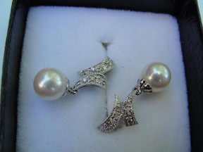 Jabberjewelry.com White Gold Pearl Diamond Dangle Earrings