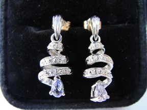 Jabberjewelry.com Tanzanite & Diamond White Gold Dangle Earrings