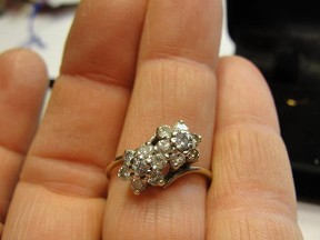 Jabberjewelry.com Vintage Diamond White Gold Flowers Ring