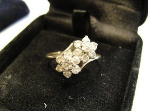 Vintage White Gold Diamond Flowers Ring