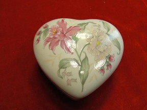 Signature Prima Floral Heart Trinket Box