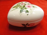 Avon 1976 Hand Painted Heart Trinket Box