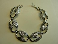 Jabberjewelry.com Vintage White Gold Tone Bracelet