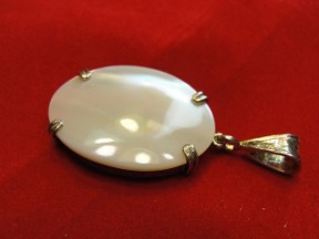 Jabberjewelry.com Silver Oval Mother Of Pearl Pendant