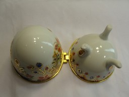 3 legged egg trinket box